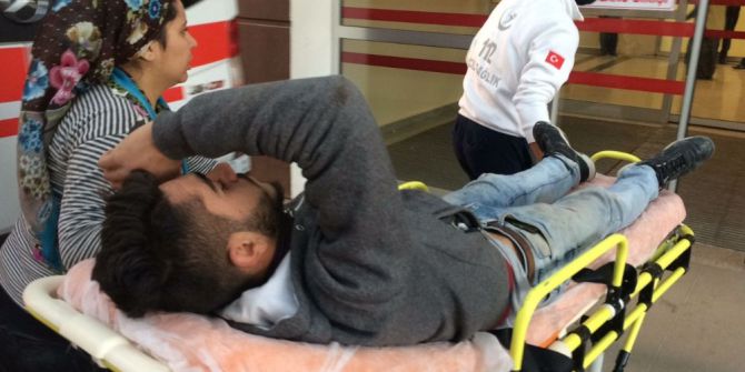 Otomobil Refüje Çıktı: 3 Yaralı