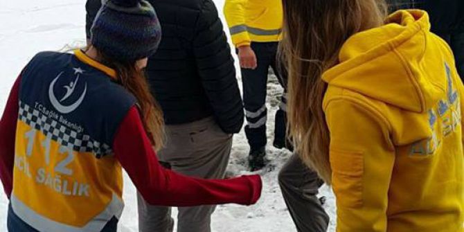 Kar Kalınlığının 3 Metreyi Bulduğu Camili’de Hasta Kurtarma Operasyonu