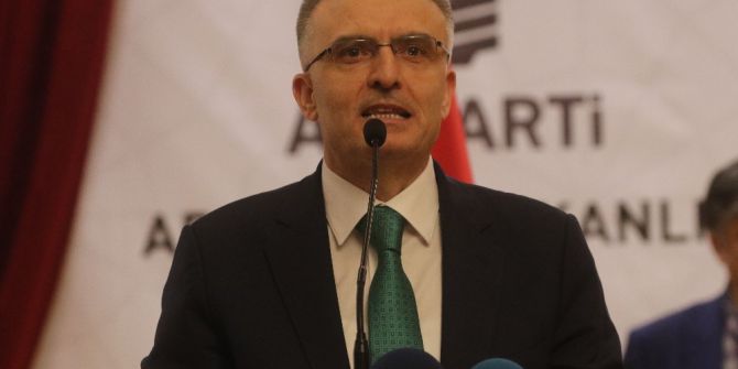 Bakan Ağbal’dan Sandık Görevlilerine ’Güleryüz’ Talimatı