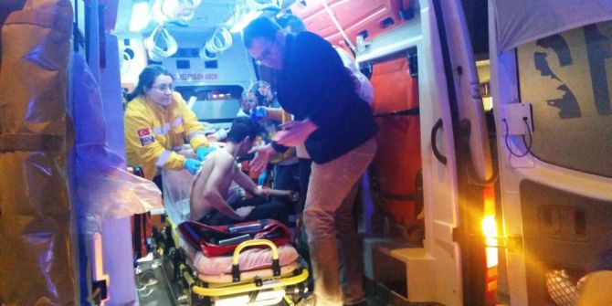 Ücret Vermeden Tramvaya Binmek İsteyen Suriyelileri Uyarınca Bıçaklandılar