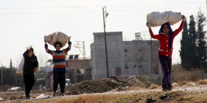 Suriyeli Çocukların Yürek Burkan "Odun" Mutluluğu