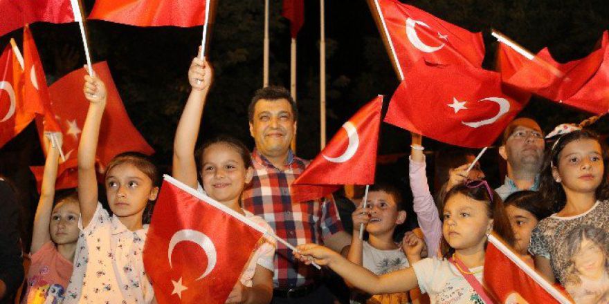 Çocuklar Demokrasi Nöbetinde