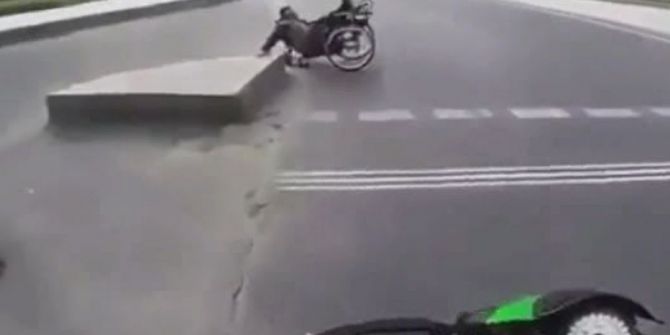 Motosikletli Gençten Trafikte Örnek Davranış