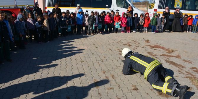 Aosb, İlkokul Öğrencilerini Konuk Etti