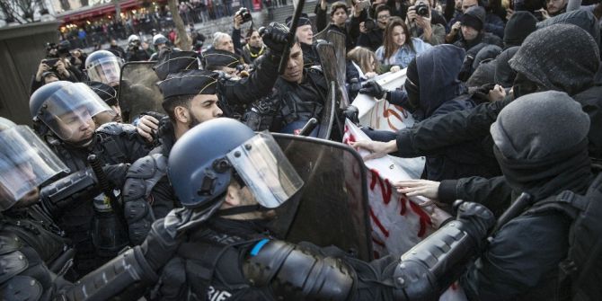 Fransa’da Gençlerin Gösterileri Bitmiyor