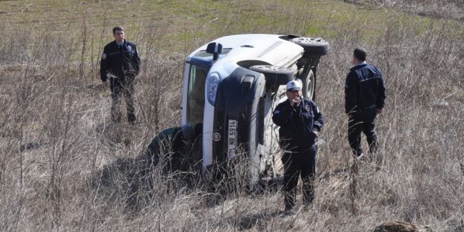 Bursa’da Park Halinde Freni Boşalan Araç Tarlaya Uçtu