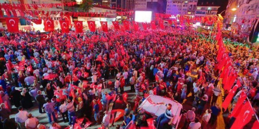 Ümraniye’de Demokrasi Nöbeti Devam Ediyor