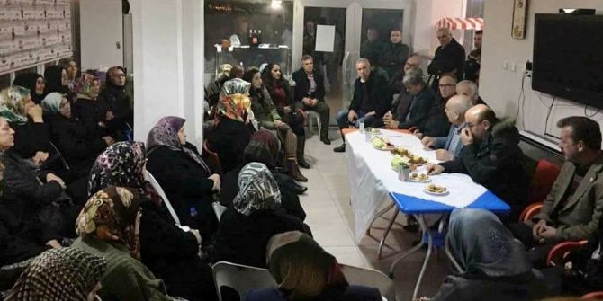 Kadınlar Kıraathanede Toplandı