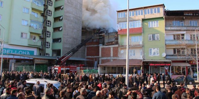 Oltu’da Çatı Katında Çıkan Yangın Korkuttu