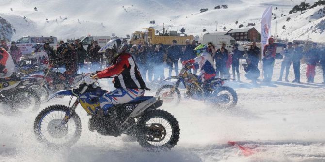 Davraz’da Motosnow Yarışları Nefes Kesti