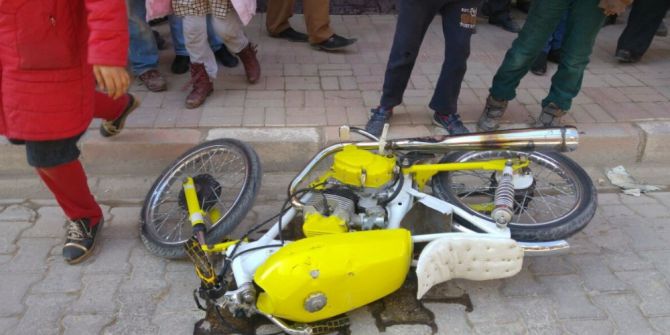 Ters Yöne Giren Motosiklet Otomobille Çarpıştı: 1 Yaralı