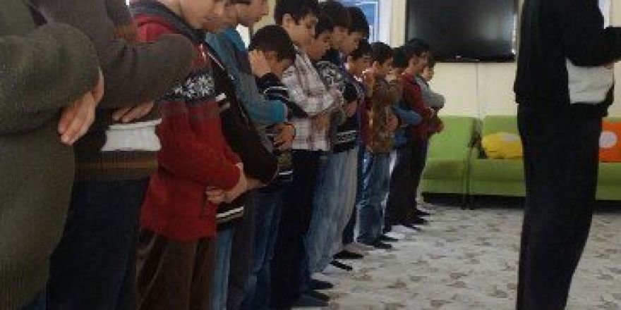 Yaz Kur’an Kursu Öğrencileri Müezzinlik Yapıyor