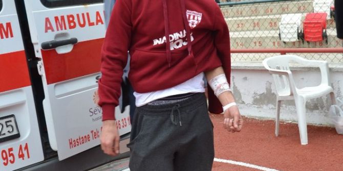 Hastaneden Kaçıp Maça Geldi