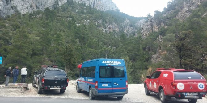 Portakal Toplamaktan Sıkıldık Deyip Dağa Çıktılar, Mahsur Kaldılar