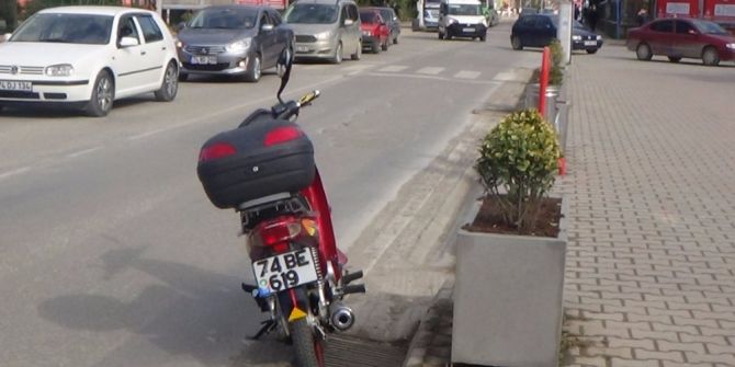 Yaşlı Adama Motosiklet Çarptı