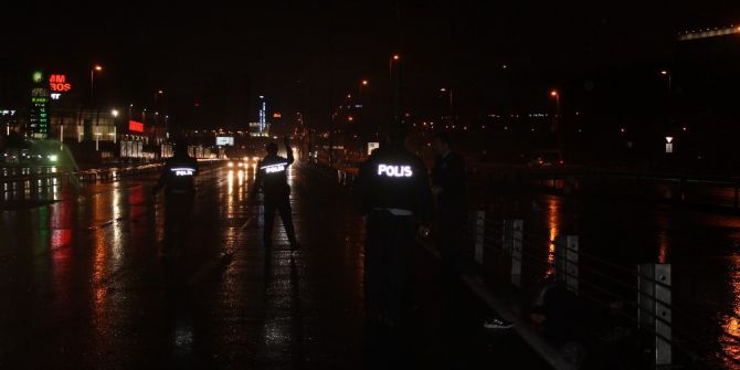 Polisten Kaçmak İçin E-5 Karayoluna Atlayan Şüpheliye Otomobil Çarptı