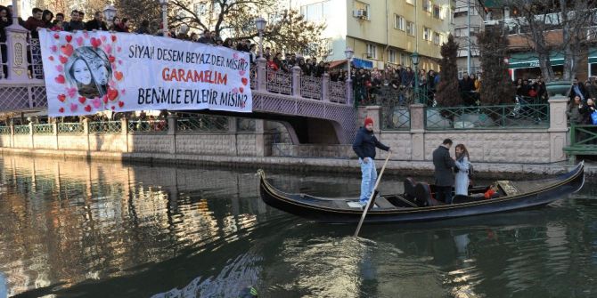 Beşiktaşlının Evlenme Teklifi Böyle Olur