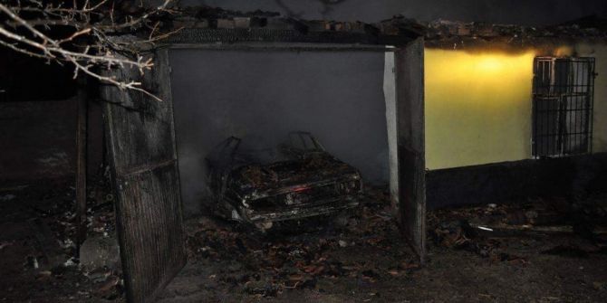 Kulu’da Garaj İçinde Bulunan Otomobil Yandı