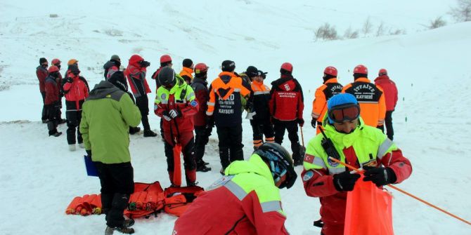 Arama Kurtarma Ekiplerinden Gerçeğini Aratmayan Çığ Tatbikatı