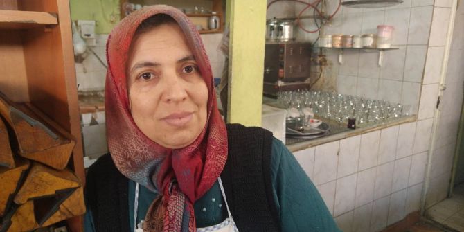 İşçi Kahvehanesine Kadın Eli Değdi