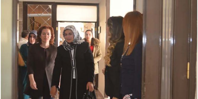 Polis Eşleri Biraya Geldi