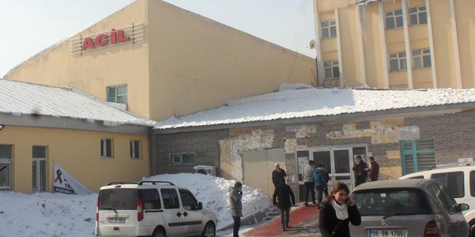 Öğrenci Servisiyle Halk Otobüsü Çarpıştı: 8 Yaralı