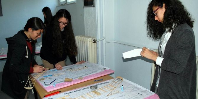 Liseli Gençler Uçak Yapmayı Öğreniyor
