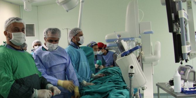 72 Yaşındaki Kadın Hastaya 15 Dakikada Kalp Deliği Tedavisi