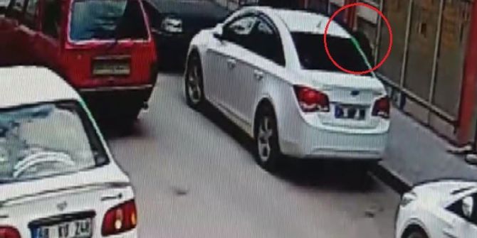 Aksaray’da Otomobilden Çanta Hırsızlığı