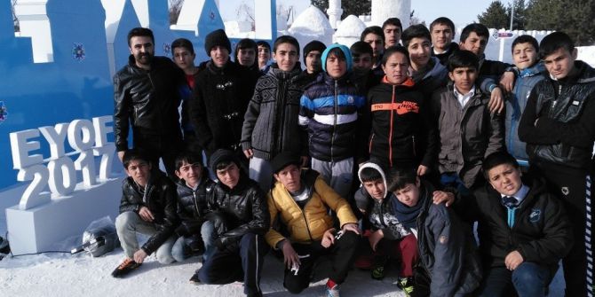 Mareşal Fevzi Çakmak Öğrencileri, Kar Sokağında