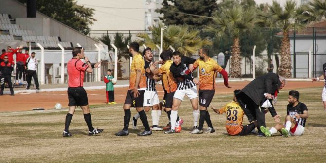 Kuşadası’nda Olaylı Maçta Kartlar Havada Uçuştu