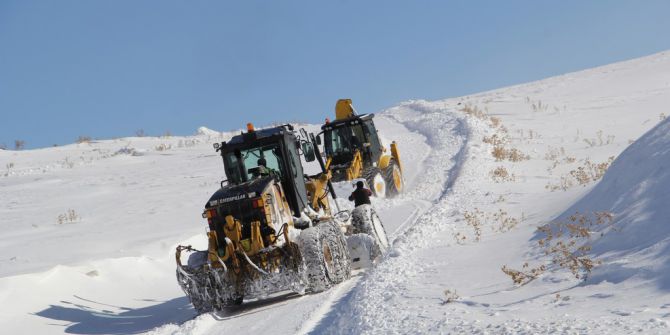 Çığ Altından Kurtulan Ekip Karla Mücadeleye Devam Ediyor