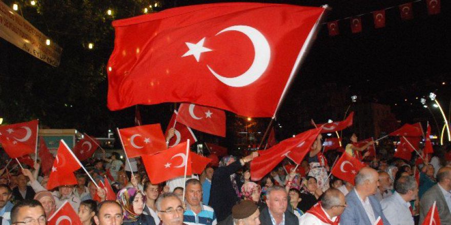 Demokrasi Şehidinin Ağabeyi Demokrasi Nöbeti Tuttu