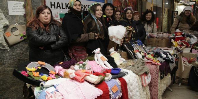 Kadınlar El Emeği Göz Nuru Eserlerini Sergiledi