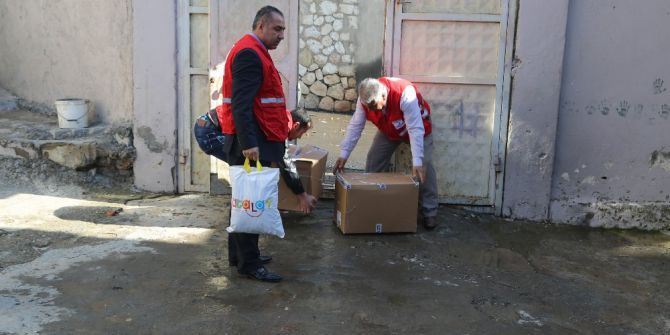 Türk Kızılayından Suriyelilere Yardım