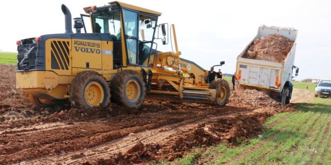 Akçakale’de Yol Çalışmaları Sürüyor