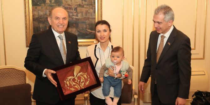 Frankfurt Belediye Başkanı, Türk Eşiyle Birlikte İbb’yi Ziyaret Etti