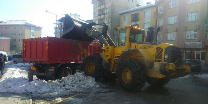 Hakkari’de Kar Temizleme Çalışması