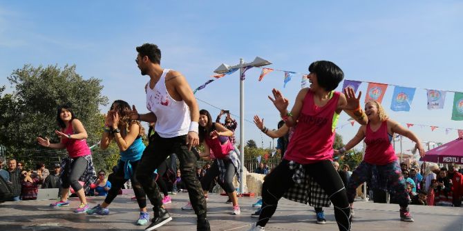 Mezitlililer, Kansere Dansla Dikkat Çekti