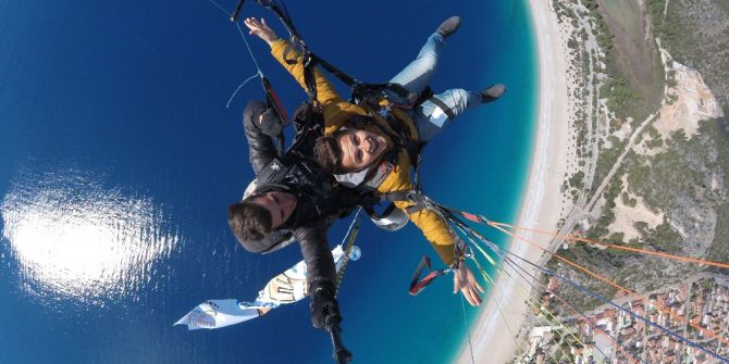 Gökyüzünde “Evet” Pankartı Açtılar