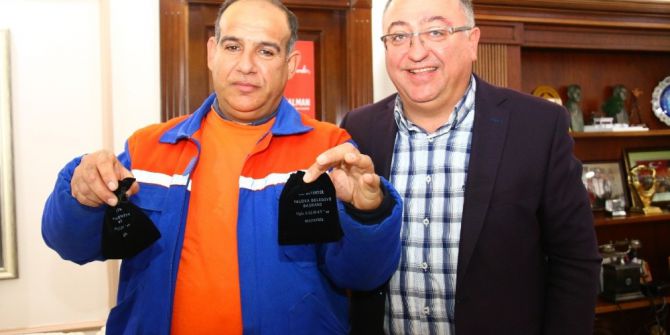 Dürüst Çöpçüye Belediyeden Ödül