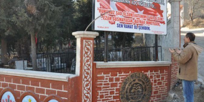 Simav Belediyesi Şehitliğe Bakım Yaptı