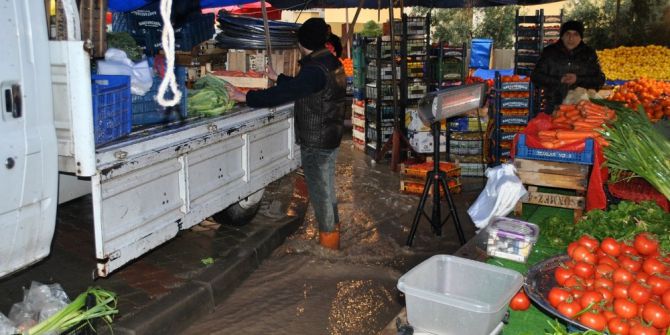 Mudanya’da Pazar Yeri Dereye Döndü