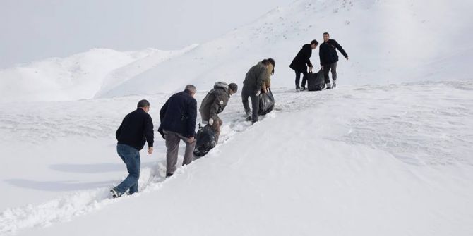 Bitlis’te Yaban Hayvanlarına Yem Desteği