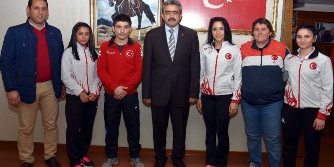 Başarılarını Başkan Alıcık İle Paylaştılar