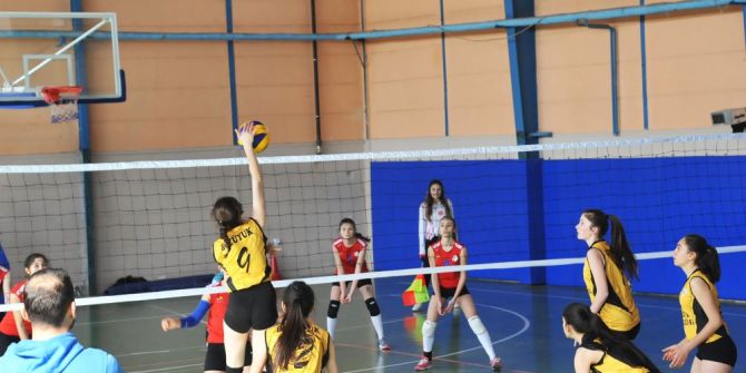 İdmanyurdu Spor Voleybol Takımı Başarısını Sürdürüyor