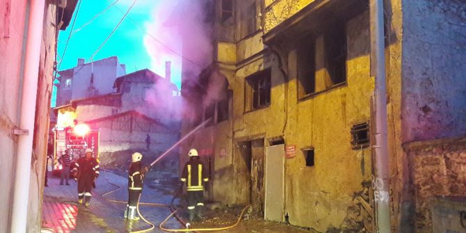 Kütahya’da Metruk Binada Yangın