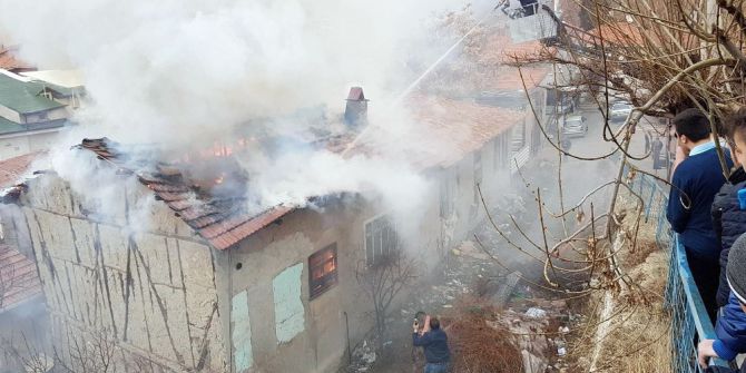 97 Yaşındaki Kadının Evi Yandı