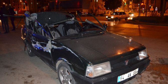 Otomobil Kırmızı Işıkta Duran Kamyona Çarptı: 1 Yaralı