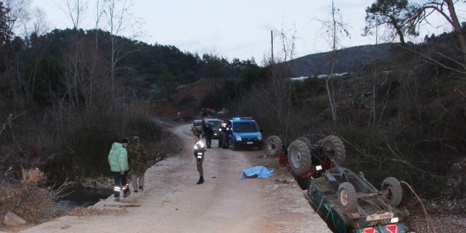 Traktör İle Beton Bariyerlerin Arasına Sıkışan Sürücü Öldü